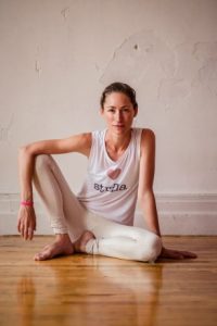 Tara Stiles - Your Daily Yoga Practice with Tara - 30 Minutes - 2018
